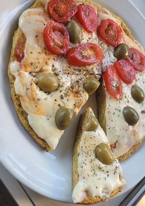 Una foto de Pizza de Zucchini y Avena 🥒♡