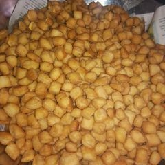 A picture of Shakkar pare.