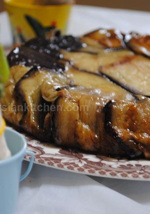 A picture of Aubergine Pirogue.