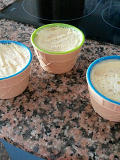 Una foto de Postre de queso, melocotón y paraguaya veraniego