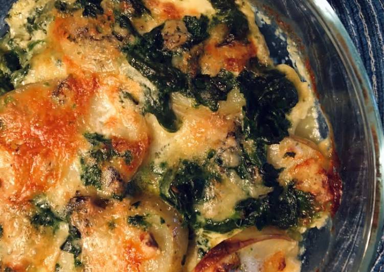 Spinach and blue cheese potato gratin 🧀🥔🌱