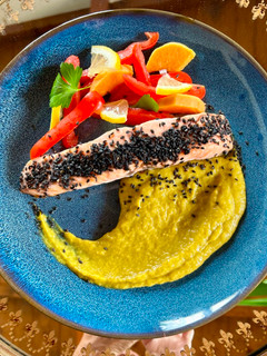 Foto principal de Salmón en su jugo y porrusalda en crema
