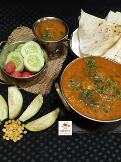 खान्देशी डाळ वांगं (dal vangi recipe in marathi) रेसिपी चे मुख्य फोटो