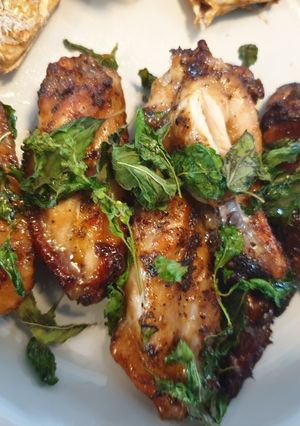 รูปของ ไก่อบพริกไทยดำกะเพรากรอบ