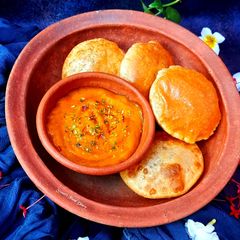 A picture of Aamras - Puri.