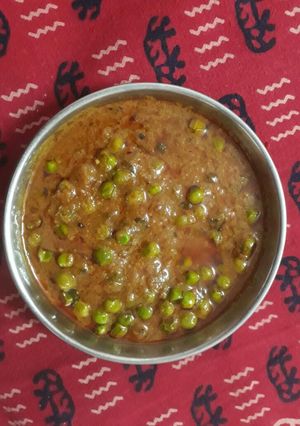 A picture of Matar Sabji.