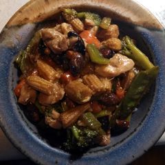 A picture of Chicken Almond Stir Fry.