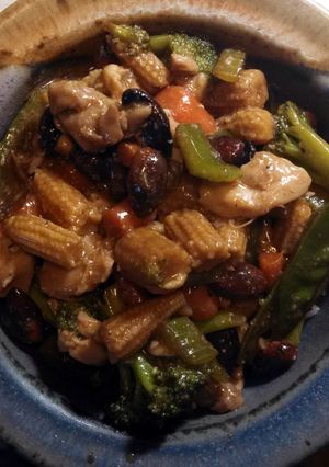 A picture of Chicken Almond Stir Fry.