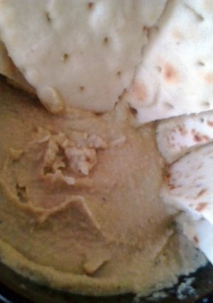A picture of Spicy cilantro hummus.