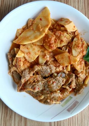 Foto resep Rebung mercon with slice beef(debm)