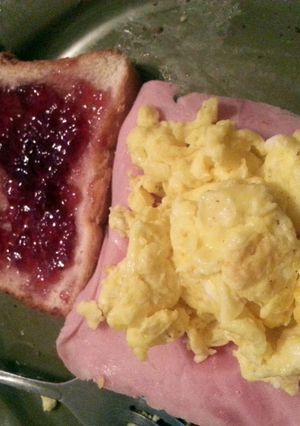 A picture of Breakfast Sammich.