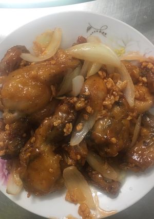 Hình của món Ếch xào bơ tỏi hành tây.