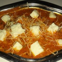 A picture of Cheese butter masala.