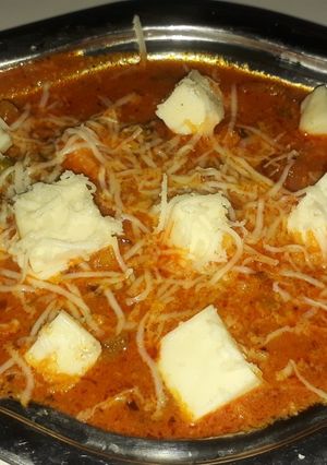 A picture of Cheese butter masala.