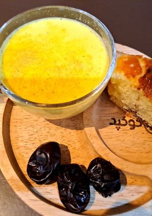 عکسی از دستور گلدن میلک (golden milk) شیر زردچوبه
