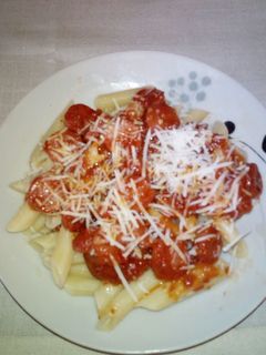 Φωτογραφία της συνταγής Πένες με σάλτσα και λουκάνικα!!!!