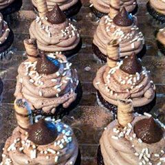 A picture of *Hershey Kiss Cupcakes*.