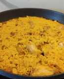 Paella Gancedo (Arroz con pollo y chorizo)