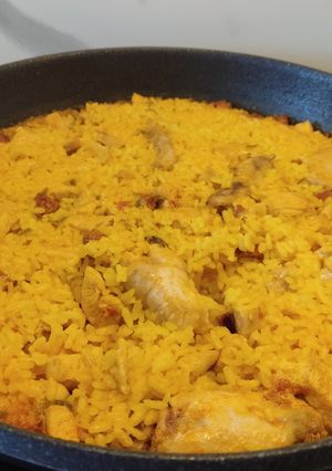 A picture of Paella Gancedo (Chicken and Chorizo Rice).