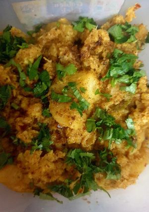 A picture of Achari aloo gobhi.
