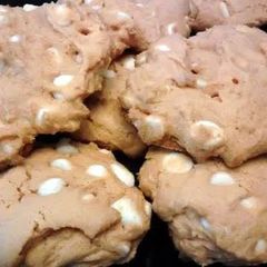 A picture of Dreamsicle Cookies.. white chocolate orange.