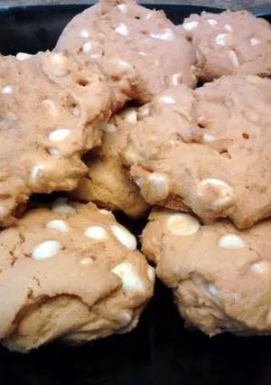 A picture of Dreamsicle Cookies.. white chocolate orange.