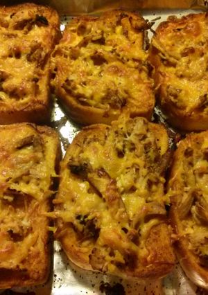 A picture of Deep fried Turkey chipotle garlic bread.