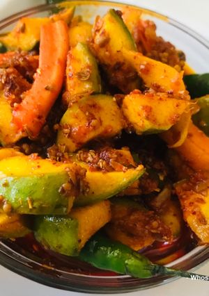 A picture of Whosayna’s Mango and Carrot Pickle.
