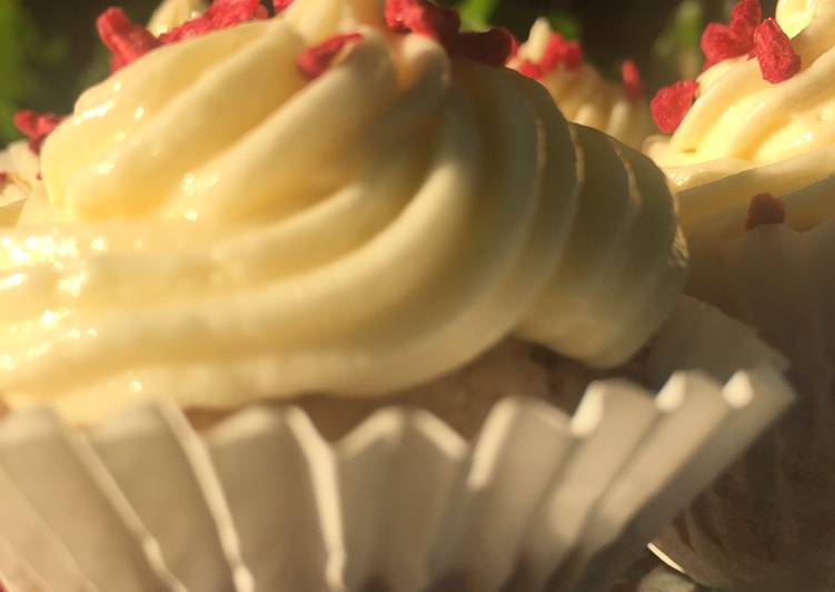 Banana muffins with banana butter cream icing #bakingcontest