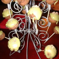 A picture of Mint Chocolate Cake Pops.