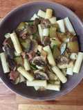 Massa com Cogumelos e Courgete