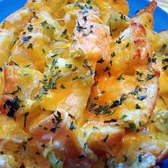 A picture of Ray's Pull Apart Spicy Cheesy Bread.