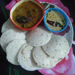 A picture of Idli sambar.