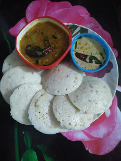 A picture of Idli sambar.