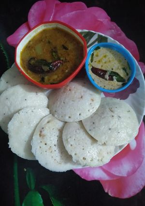 A picture of Idli sambar.