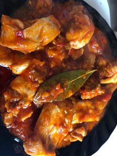 Una foto de Conejo con tomate