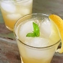 A picture of Maimai Tsuburo's Whiskey Sour.