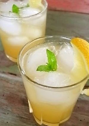 A picture of Maimai Tsuburo's Whiskey Sour.