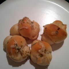 A picture of Garlic knots.