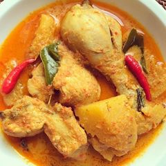 A picture of Padang-style Ayam Kalio (Padang's Chicken Casserole)😋🐥🐣🌶🥘.