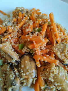 Una foto de Ensalada de quinoa y mejillones
