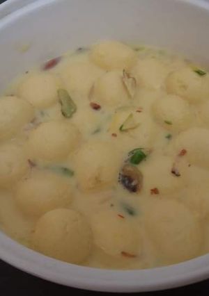A picture of Rasmalai.
