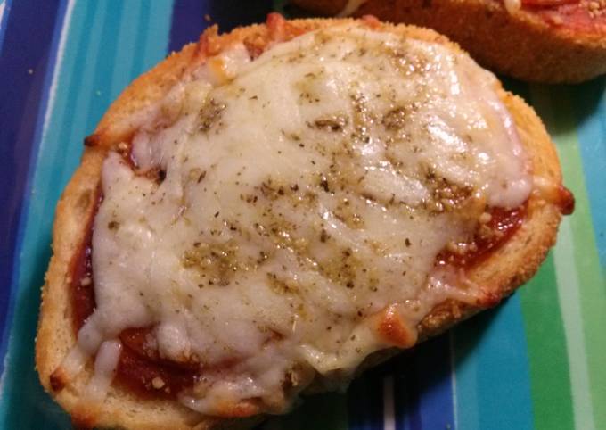 Garlic bread pizza