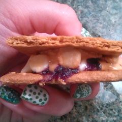 A picture of Nom nom grahms.