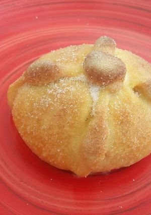 Una foto de Pan de muerto de mantequilla