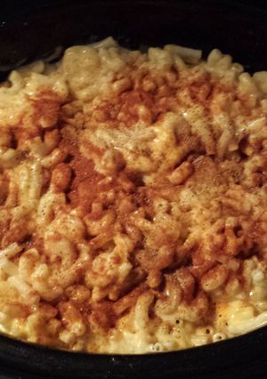 A picture of The best crockpot mac&cheese.