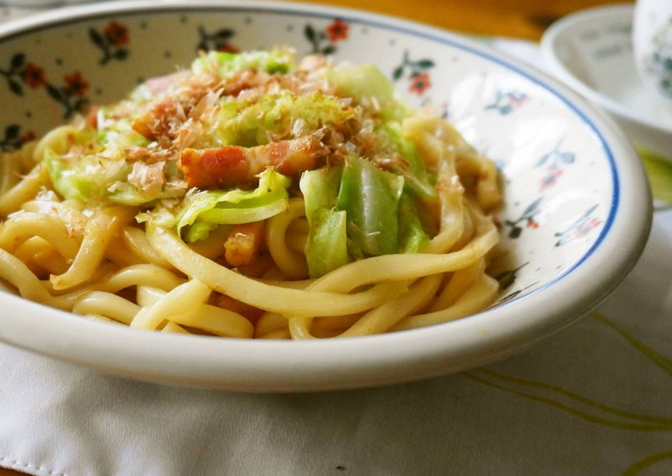 Simple Stir-Fried Udon Noodles with Spring Cabbage