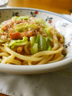 A picture of Simple Stir-Fried Udon Noodles with Spring Cabbage.