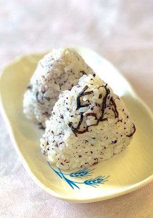 A picture of Yukari and Shio Kombu Rice Balls (Onigiri).