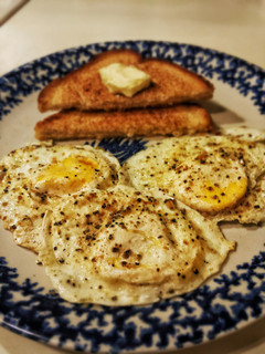 A picture of Over-easy Pucker Up Eggs.